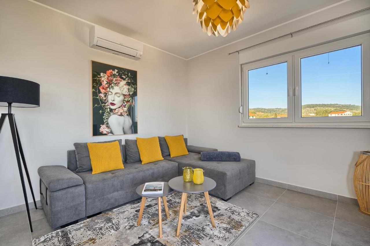 Mare's Place - Premium Seaview Slatine